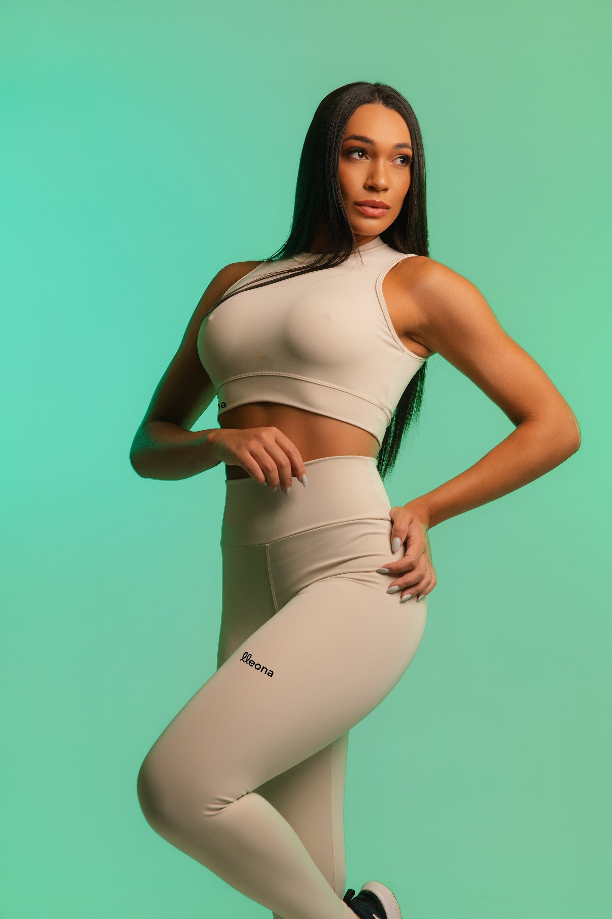 Top Model Noelle Cinza